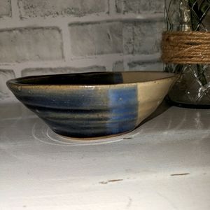 Signed ceramic glazed pottery bowl 5.5"